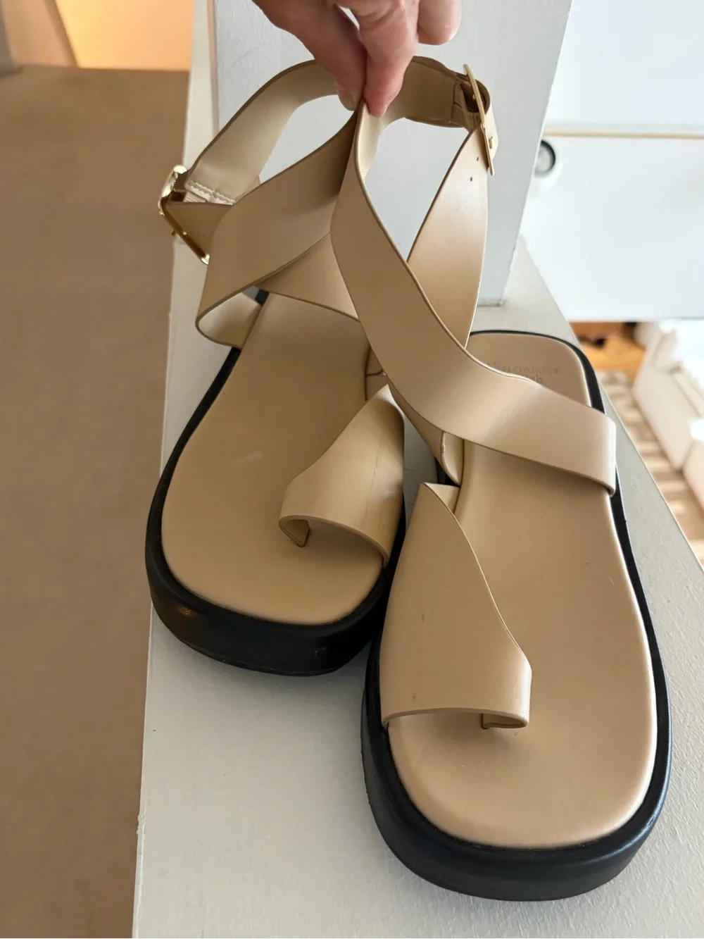 Abercrombie Beige Crisscross Toe-Loop Sandals with Ankle Strap - Picture 1 of 5